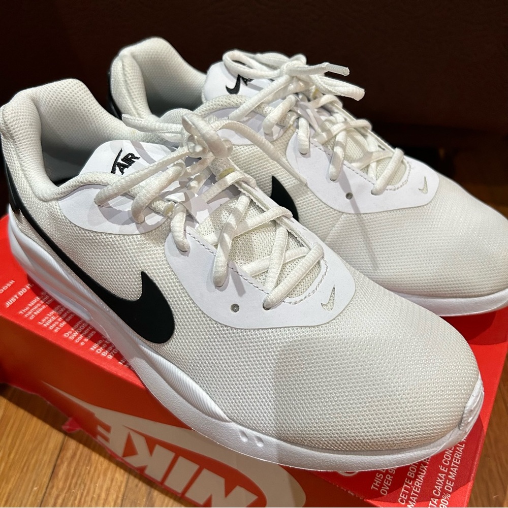 NEW Nike Air Max Oketo